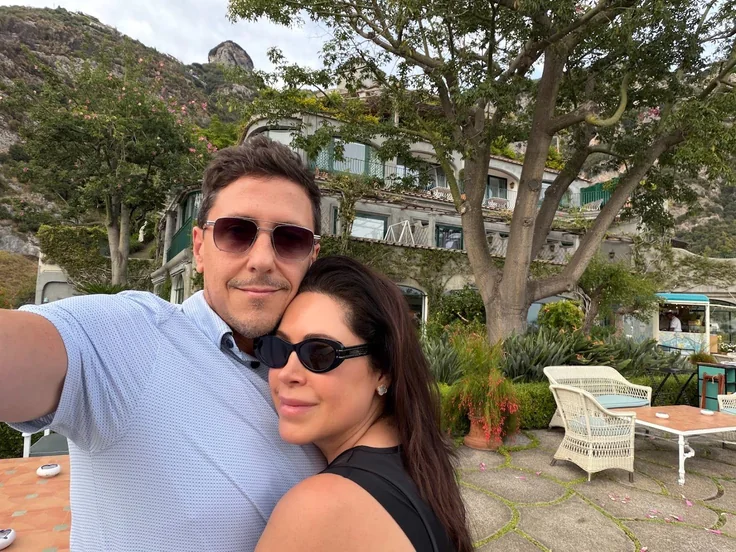 Michael and Gatinha together on a leafy terrace in Italy