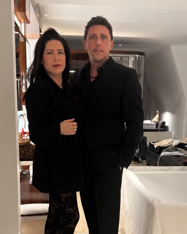 Michael and Gatinha dressed in black during their trip to Paris