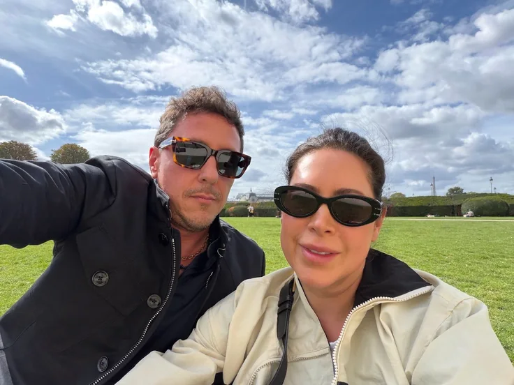 Michael and Gatinha wearing sunglasses in a Paris garden